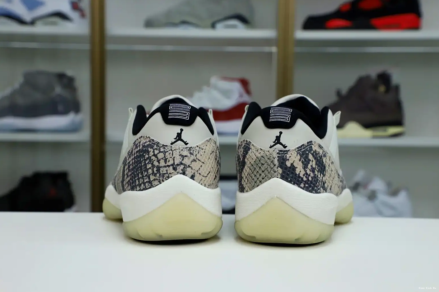 LOW Kimikick JORDAN AIR 11 SNAKESKIN LIGHT BONE 0610